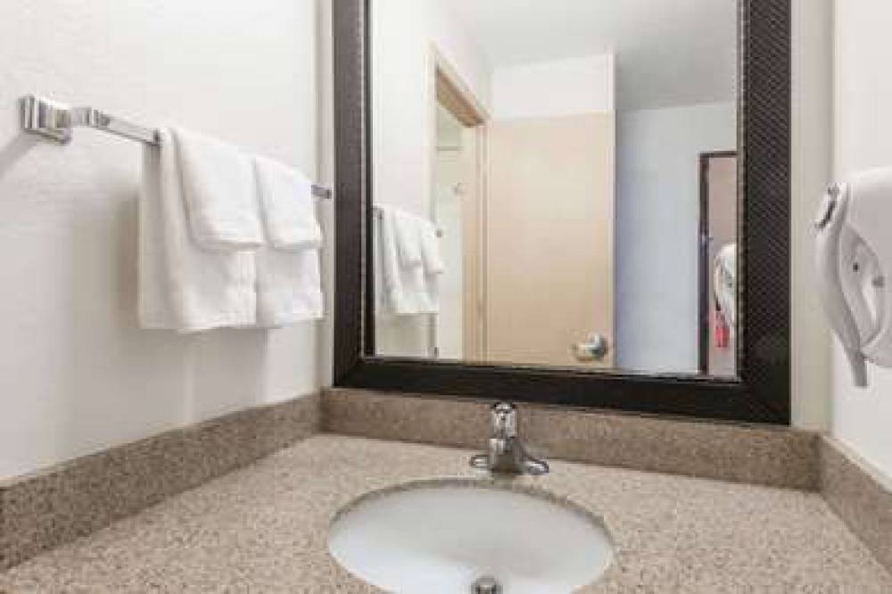 BAYMONT BY WYNDHAM, SANTA FE 7