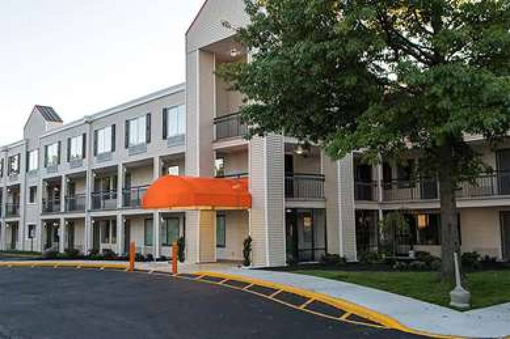 BAYMONT INN AND SUITES BY WYNDHAM C 1