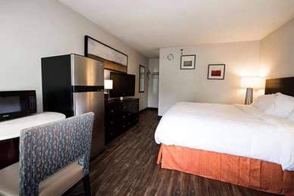 BAYMONT INN AND SUITES BY WYNDHAM C 3
