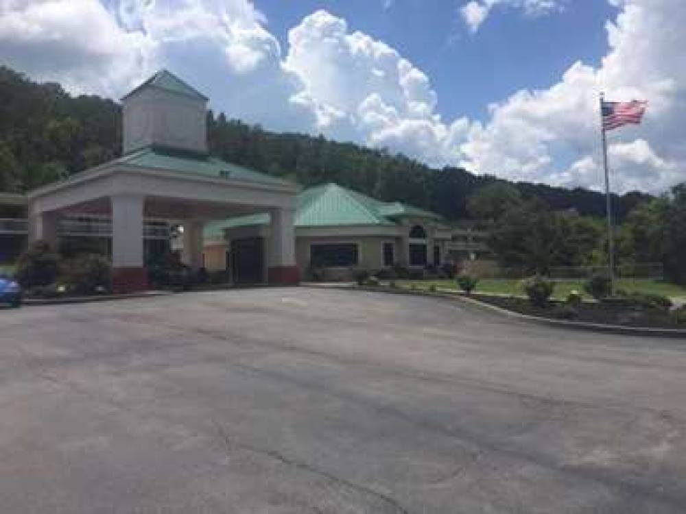 Baymont Inn And Suites Harrima