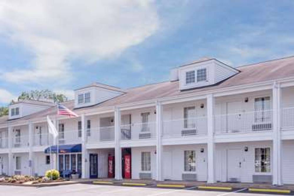 Baymont Inn & Suites Albany At Albany Mall