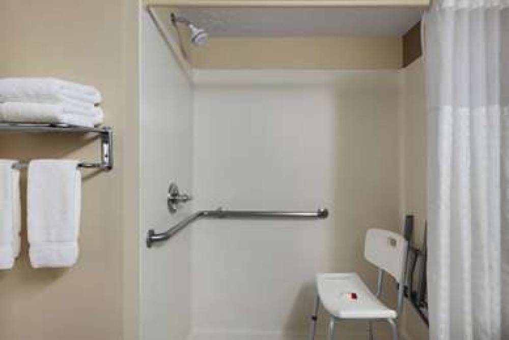 BAYMONT INN & SUITES BELLEVILL 7