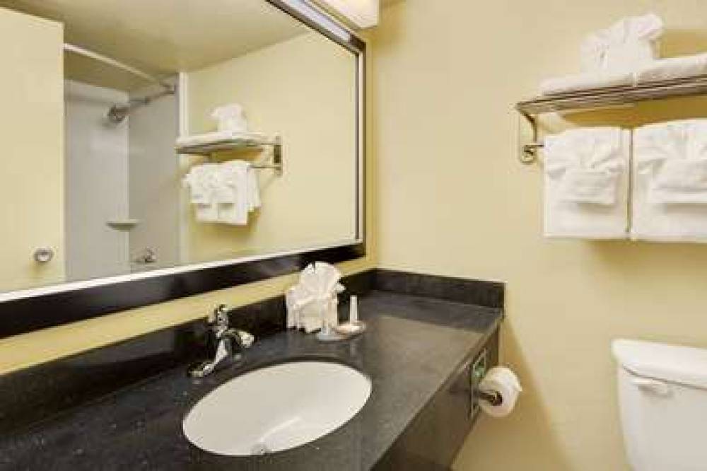 Baymont Inn & Suites Charlotte-Airport Coliseum 6