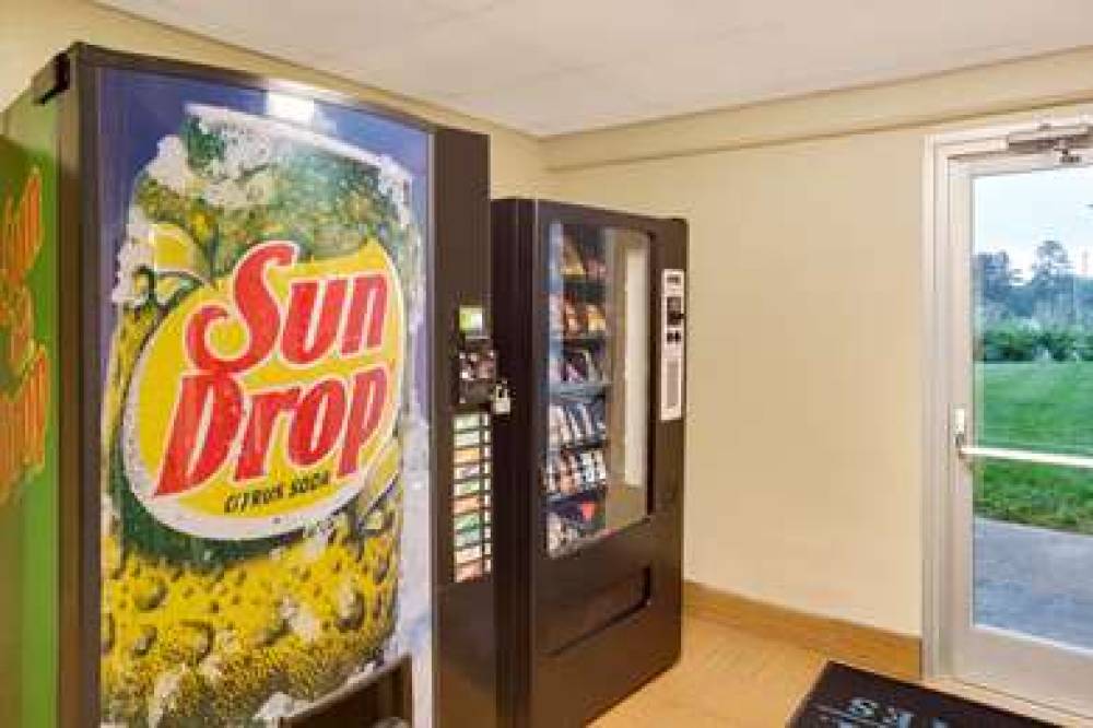 Baymont Inn & Suites Charlotte-Airport Coliseum 9