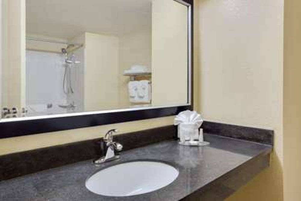 Baymont Inn & Suites Charlotte-Airport Coliseum 8