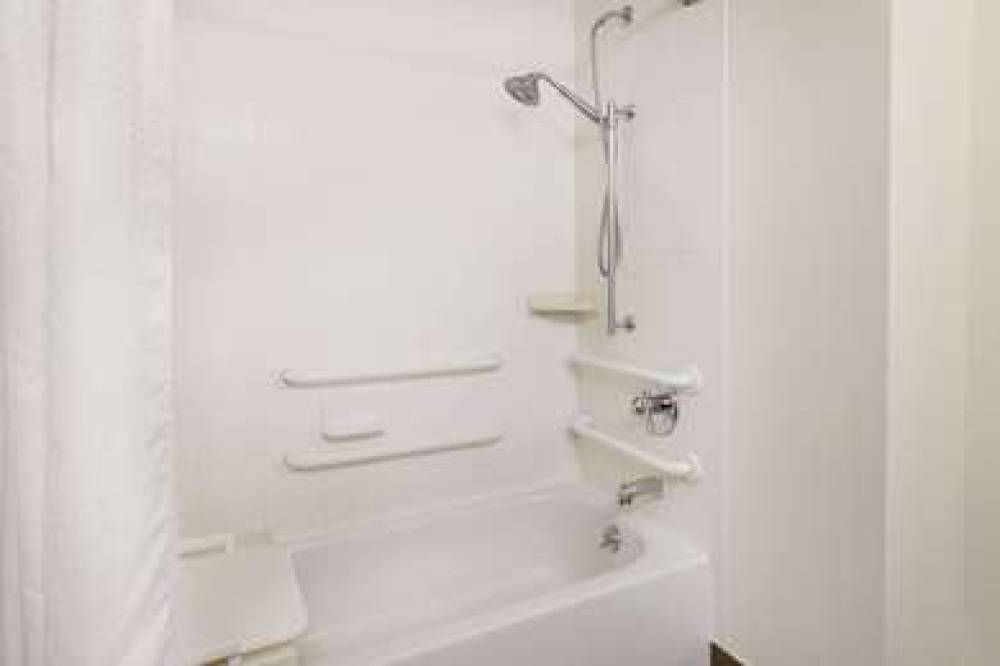 Baymont Inn & Suites Chelsea 10