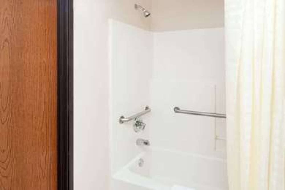 Baymont Inn & Suites Chicago/Calumet City 9