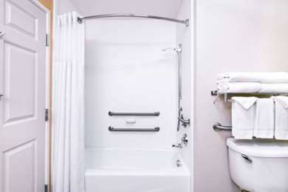 BAYMONT INN SUITES DENVER IN 8