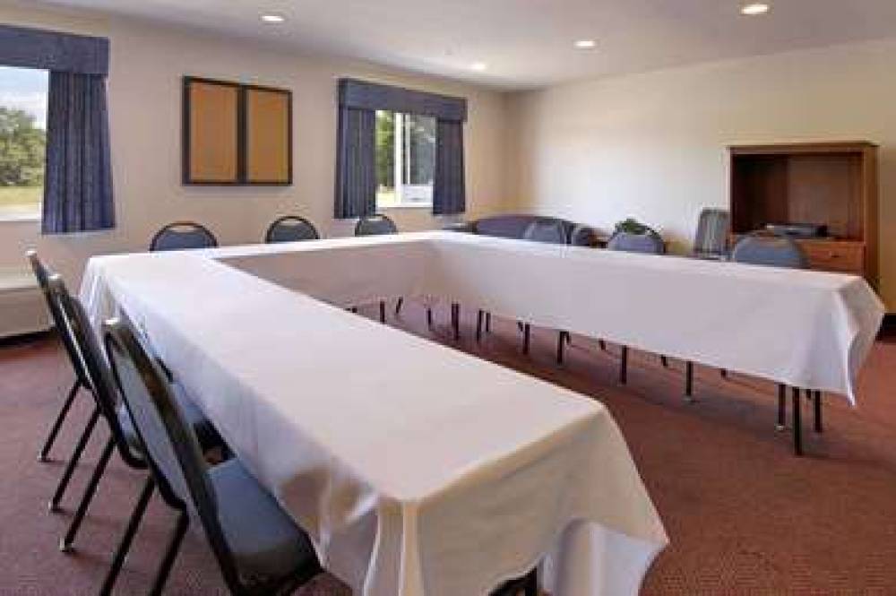 Baymont Inn & Suites Dowagiac 7