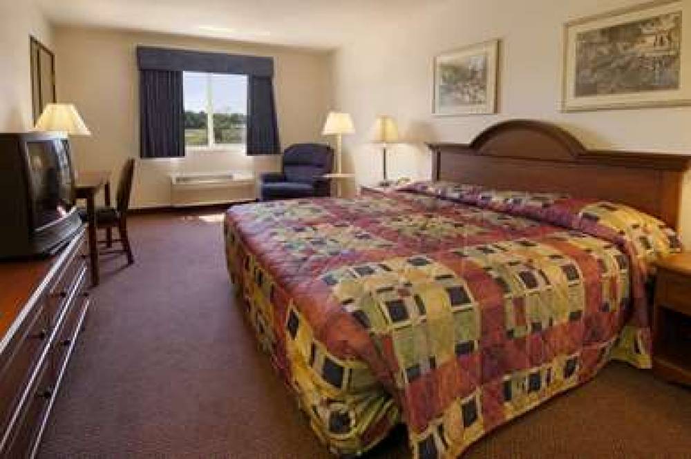 Baymont Inn & Suites Dowagiac 9