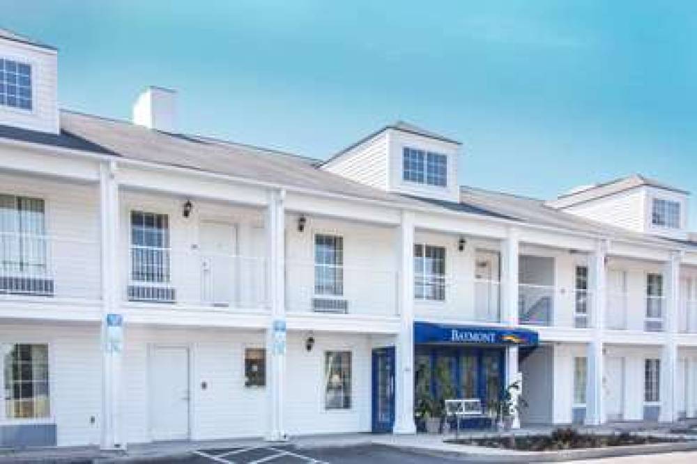 Baymont Inn & Suites Dunn 1