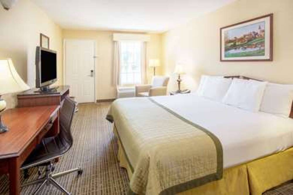Baymont Inn & Suites Dunn 9