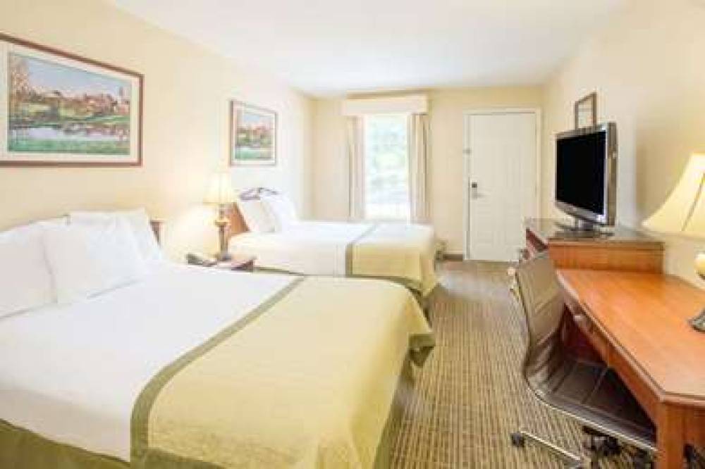 Baymont Inn & Suites Dunn 8