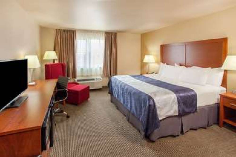 Baymont Inn & Suites Grand Forks 10
