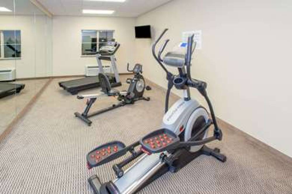 Baymont Inn & Suites Grand Forks 5