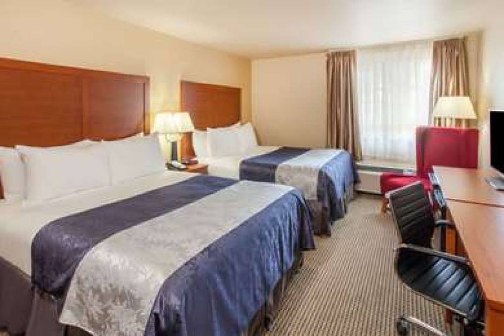 Baymont Inn & Suites Grand Forks 9