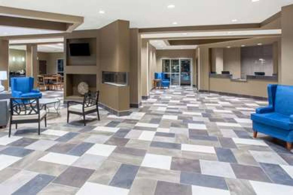 Baymont Inn & Suites Grand Forks 3