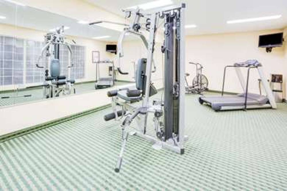 Baymont Inn & Suites Ozark 4