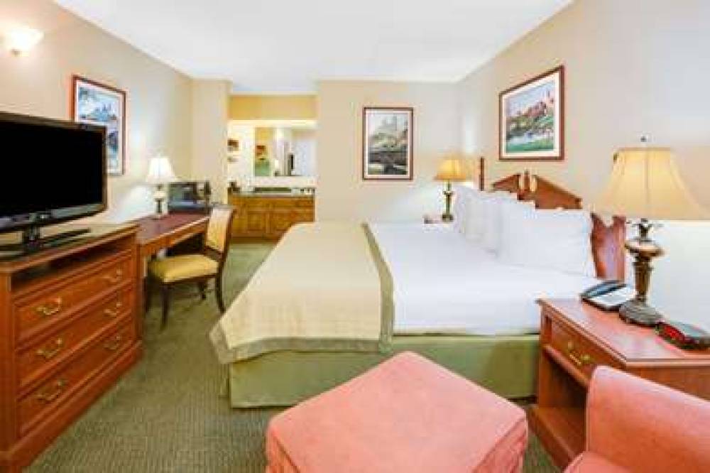 Baymont Inn & Suites Ozark 9
