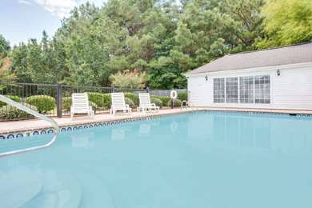 Baymont Inn & Suites Ozark 3