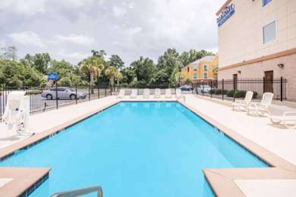 Baymont Inn & Suites Savannah South 6