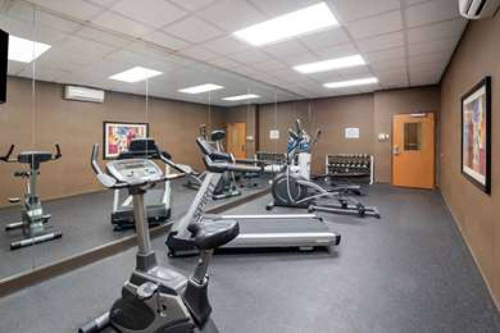 Baymont Inn & Suites Savannah South 9