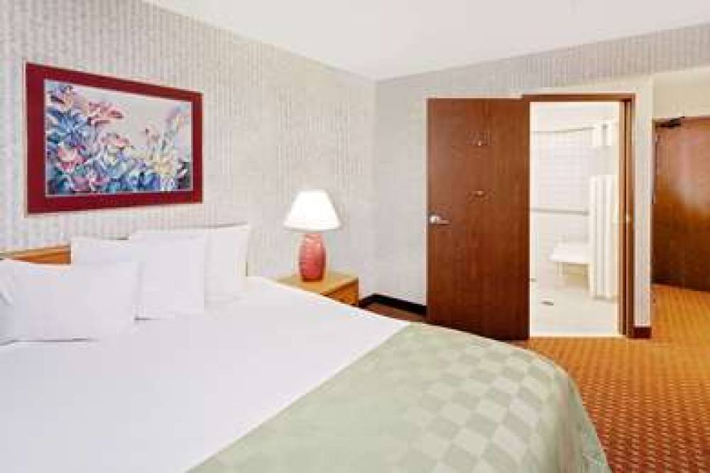 Baymont Inn & Suites St. Joseph/Stevensville 1