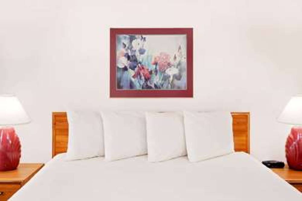 Baymont Inn & Suites St. Joseph/Stevensville 5