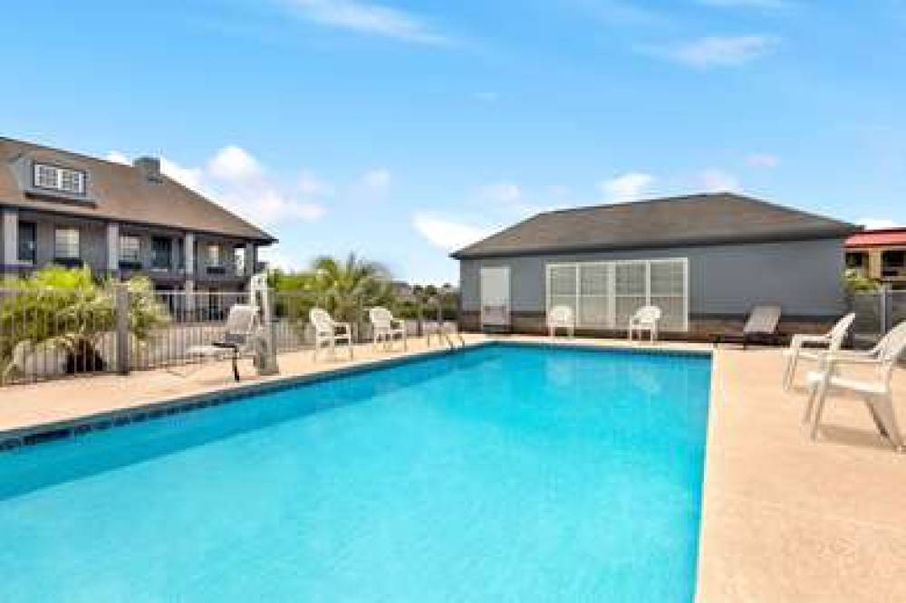 Baymont Inn & Suites Warner Robins 9