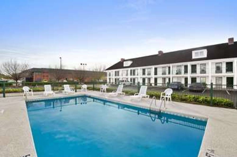 Baymont Inn & Suites Warner Robins 8