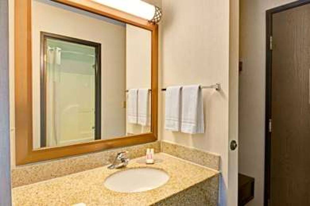 Baymont Inn & Suites Washington Court House 7