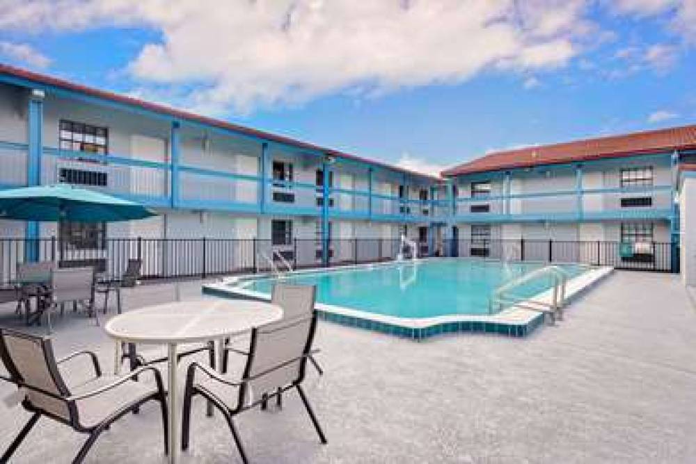 BAYMONT JACKSONVILLE ORNG PRK 3