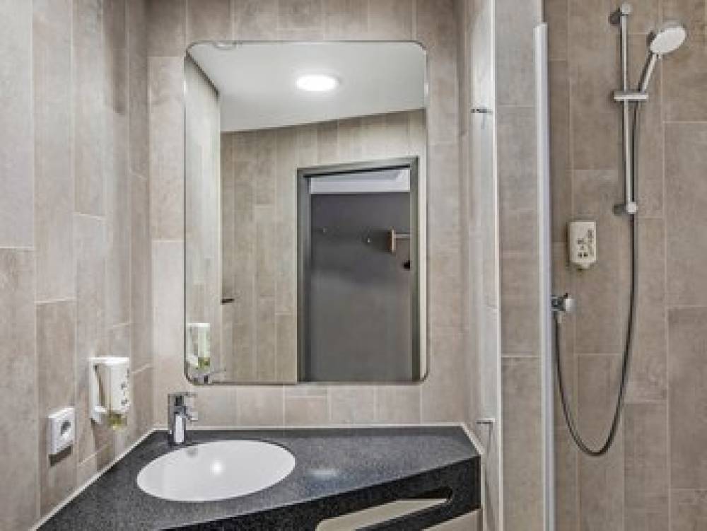 B&B HOTEL HAMBURG-AIRPORT 1
