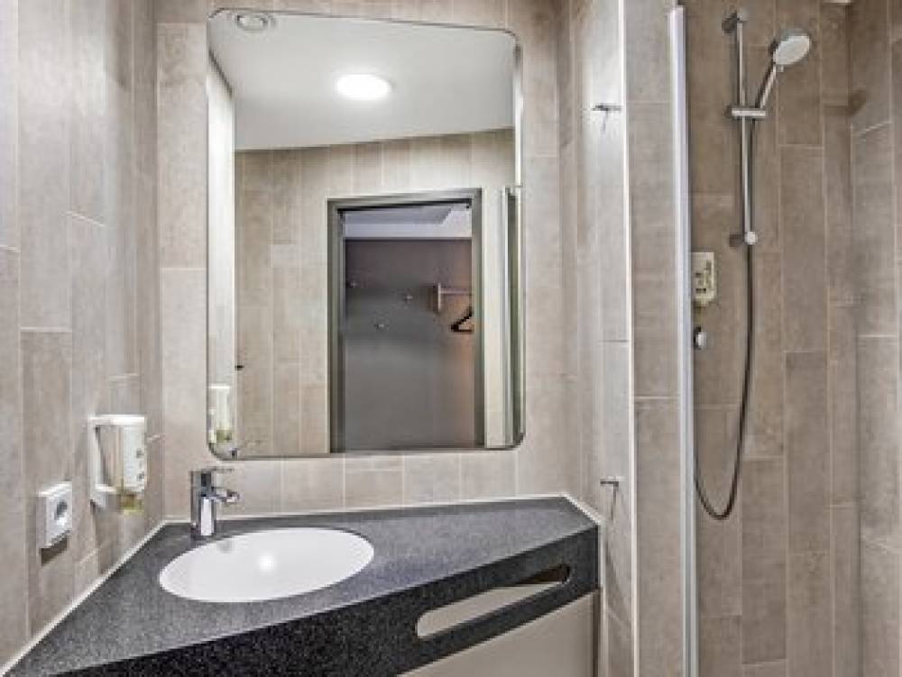 B&B HOTEL HAMBURG-AIRPORT 9