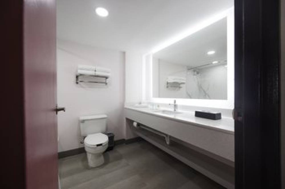 B&B HOTEL MIAMI AIRPORT 8