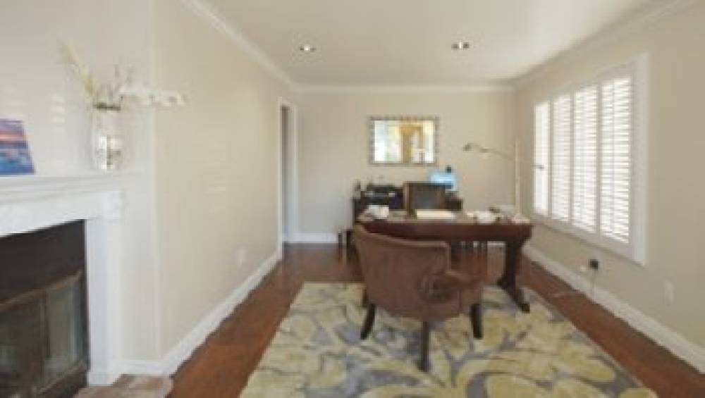 BEACH BUNGALOW INN AND SUITES 2