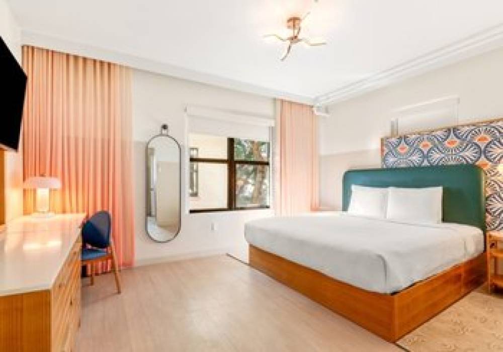 Beach Plaza Hotel 1
