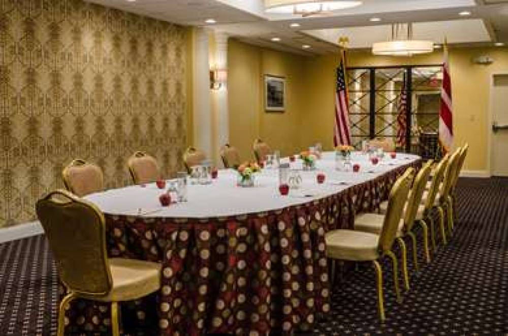 Beacon Hotel & Corporate Quarters 10