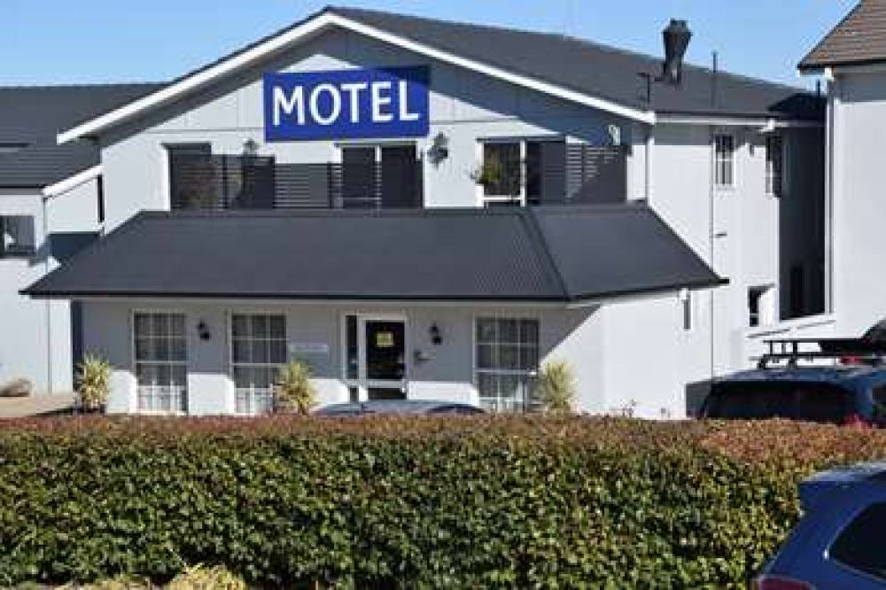 Best Western Coachman's Inn Motel 1