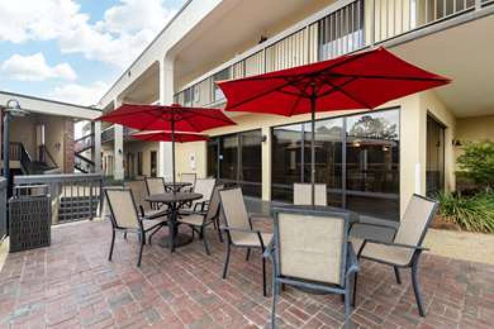 BEST WESTERN Colonial Inn 7
