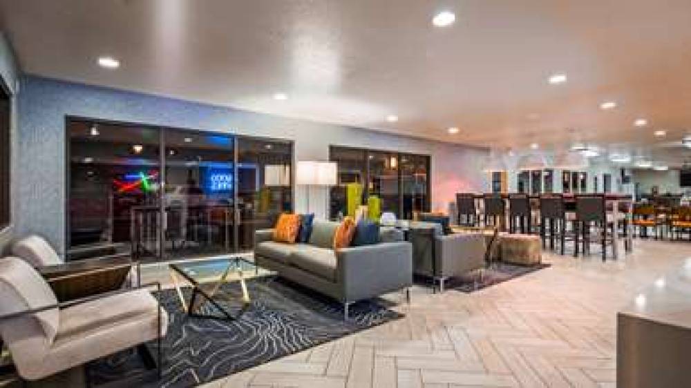 Best Western InnSuites Phoenix Hotel & Suites 6