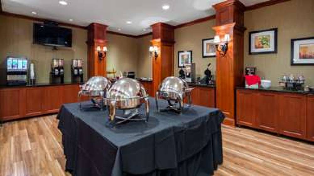 Best Western Mill River Manor 9