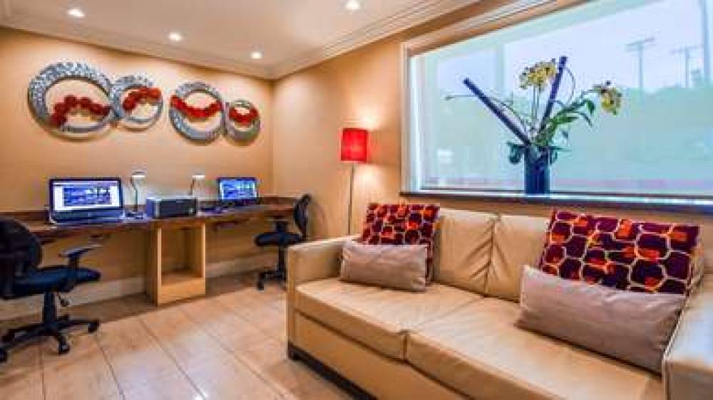 Best Western Plus Airport Plaza 6