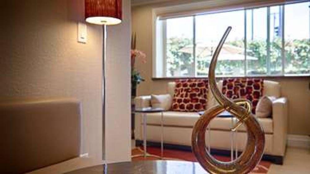 Best Western Plus Airport Plaza 5