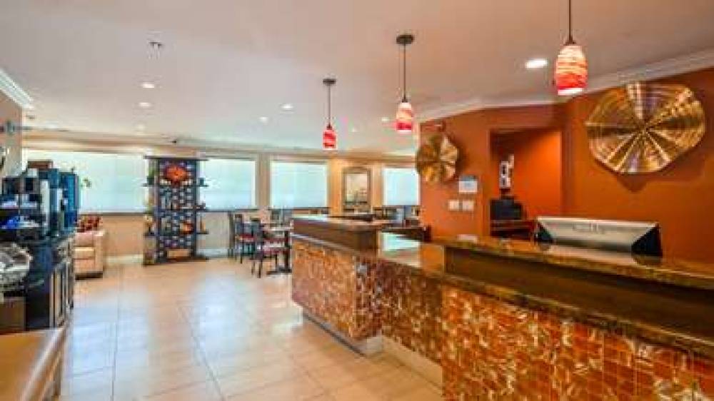 Best Western Plus Airport Plaza 3