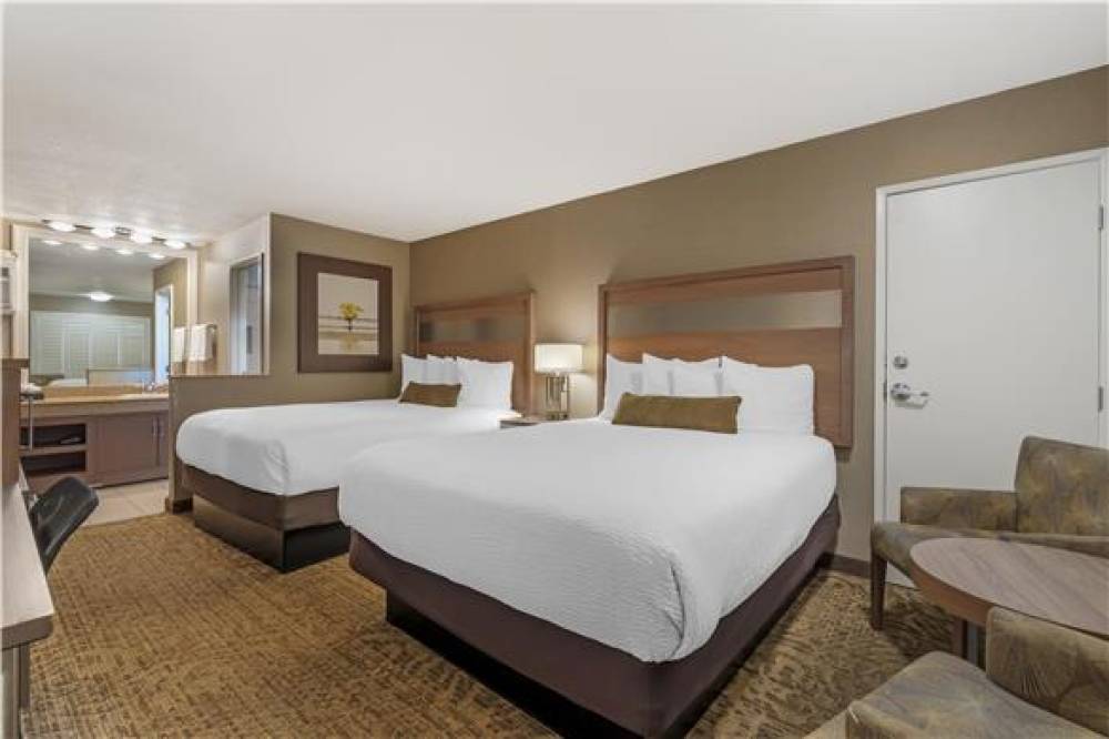 Best Western Plus Anaheim Inn 10