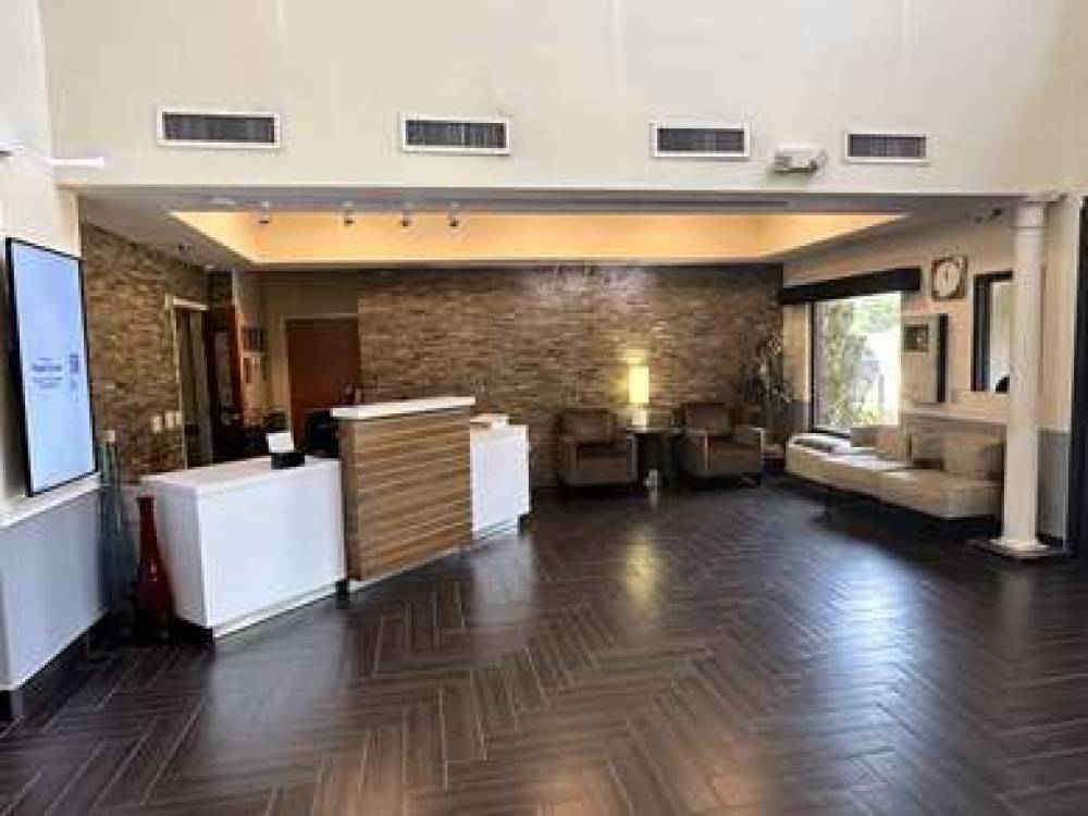 Best Western Plus Bass Hotel & Suites 2