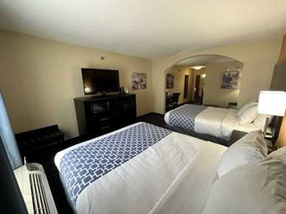 Best Western Plus Bass Hotel & Suites 8