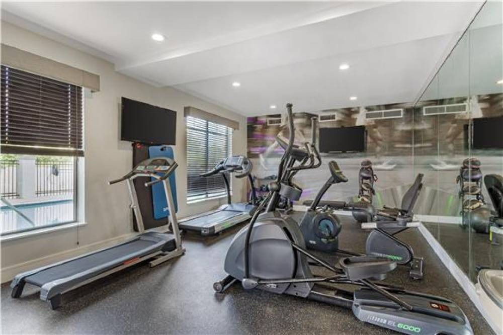 Best Western Plus Bay City Inn & Suites 7