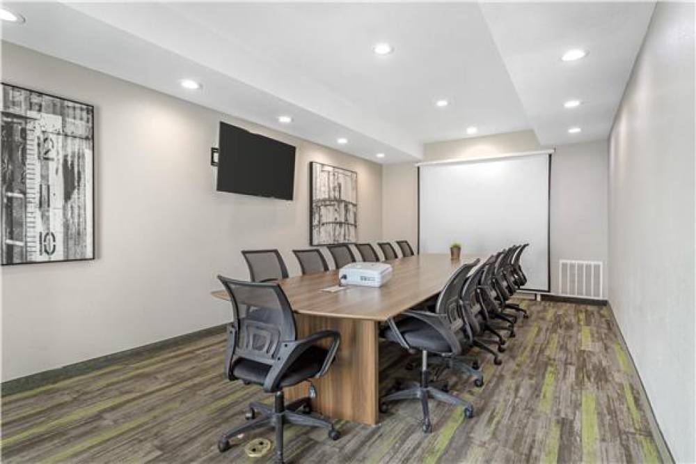 Best Western Plus Bay City Inn & Suites 6